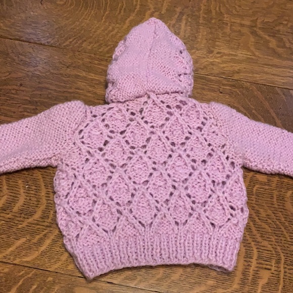 Size 9 months hand-knit lavender cardigan - Picture 4 of 4